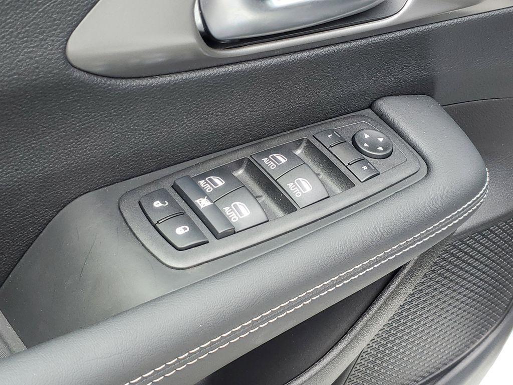 new 2025 Chrysler Pacifica car, priced at $39,495