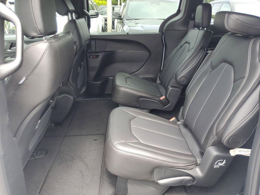 new 2025 Chrysler Pacifica car, priced at $39,495