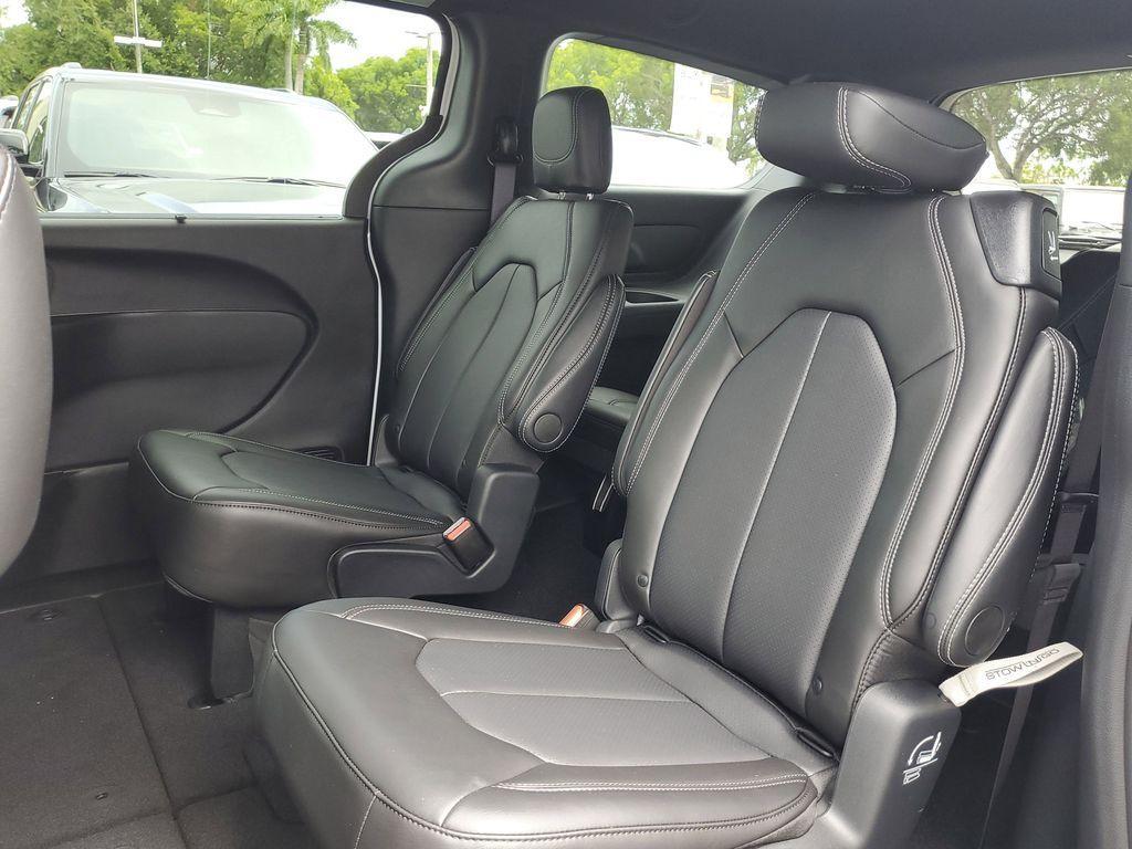 new 2025 Chrysler Pacifica car, priced at $39,495