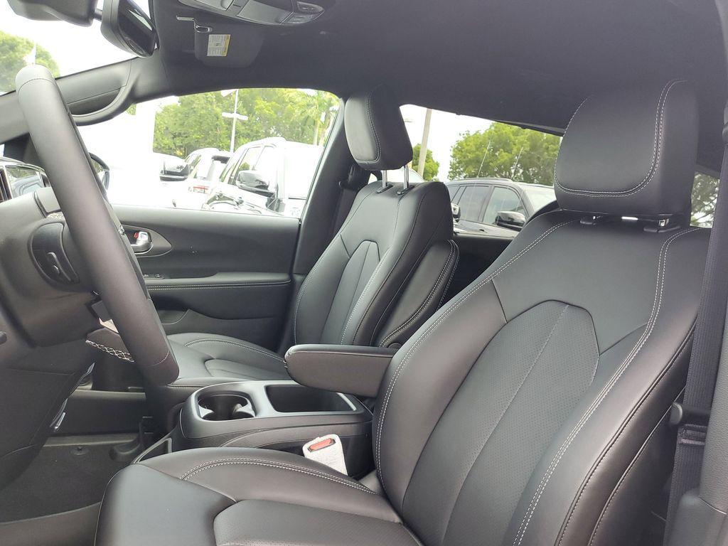 new 2025 Chrysler Pacifica car, priced at $39,495