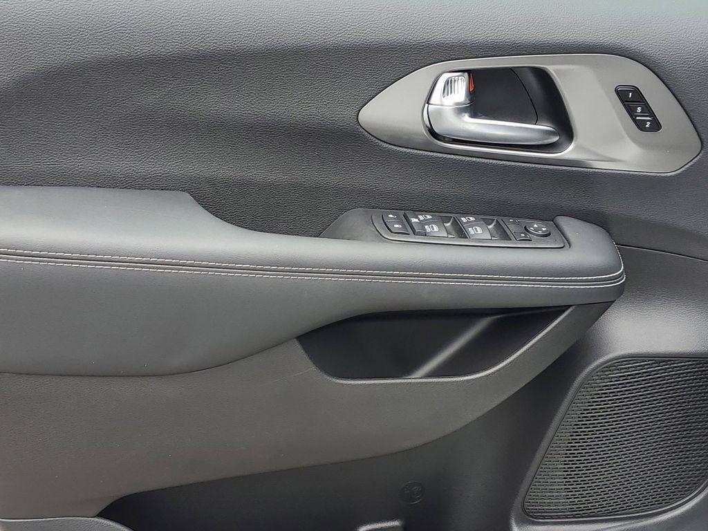 new 2025 Chrysler Pacifica car, priced at $39,495