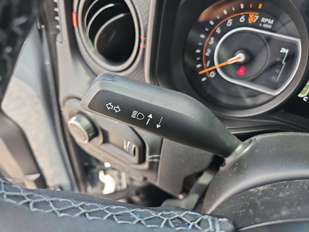 new 2025 Jeep Gladiator car, priced at $43,375