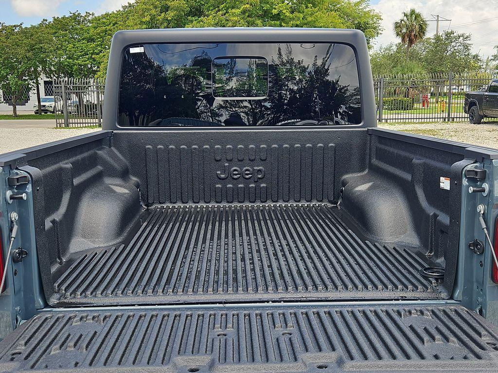 new 2025 Jeep Gladiator car, priced at $43,375