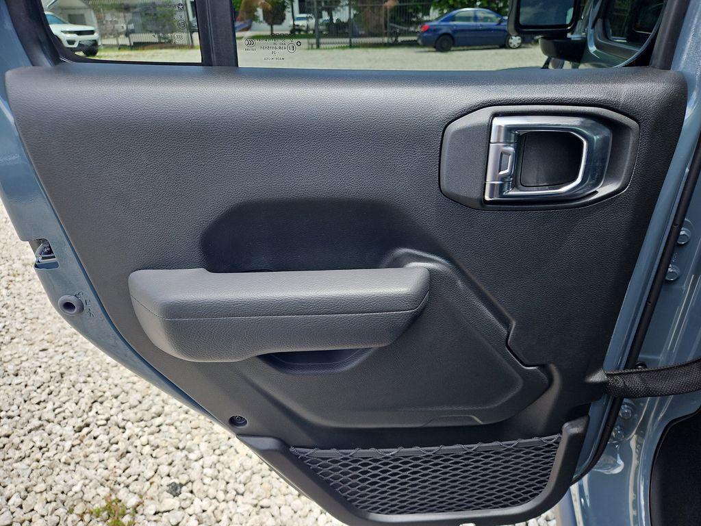 new 2025 Jeep Gladiator car, priced at $43,375