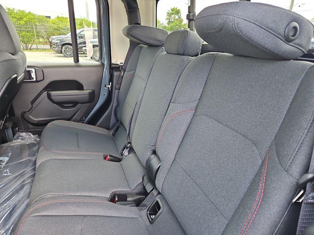 new 2025 Jeep Gladiator car, priced at $43,375