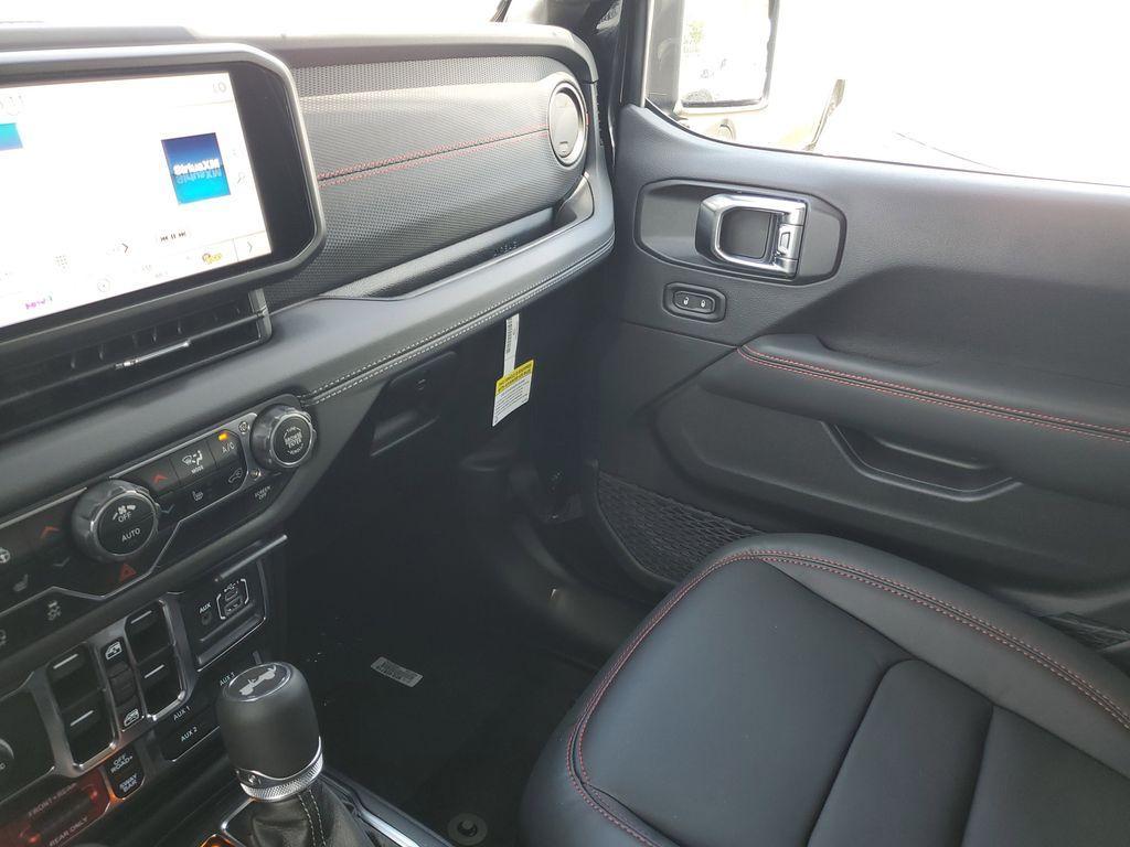 new 2025 Jeep Wrangler car, priced at $51,901