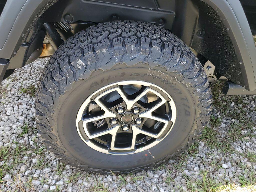 new 2025 Jeep Wrangler car, priced at $51,901