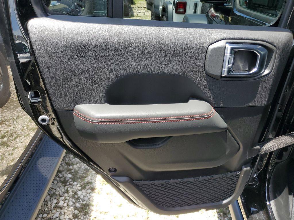 new 2025 Jeep Wrangler car, priced at $51,901