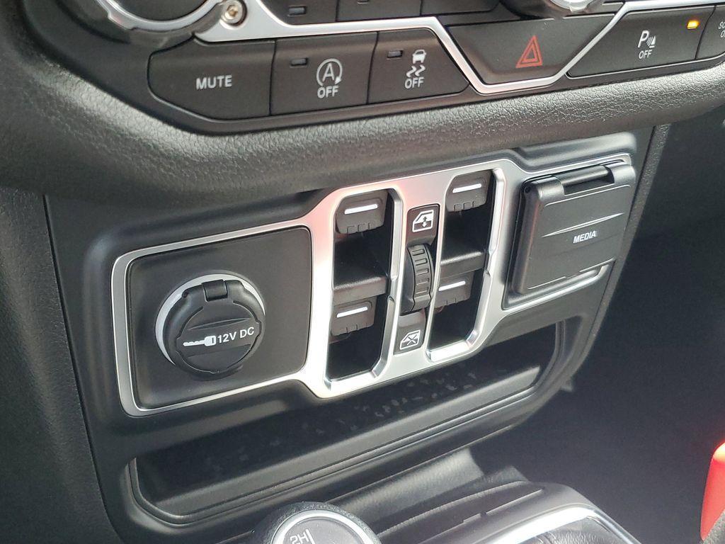 new 2025 Jeep Wrangler car, priced at $43,276