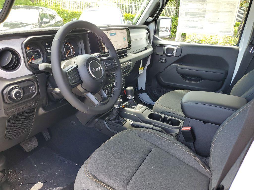 new 2025 Jeep Wrangler car, priced at $43,276