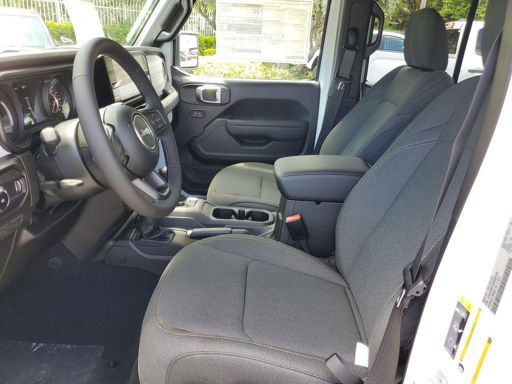 new 2025 Jeep Wrangler car, priced at $43,276