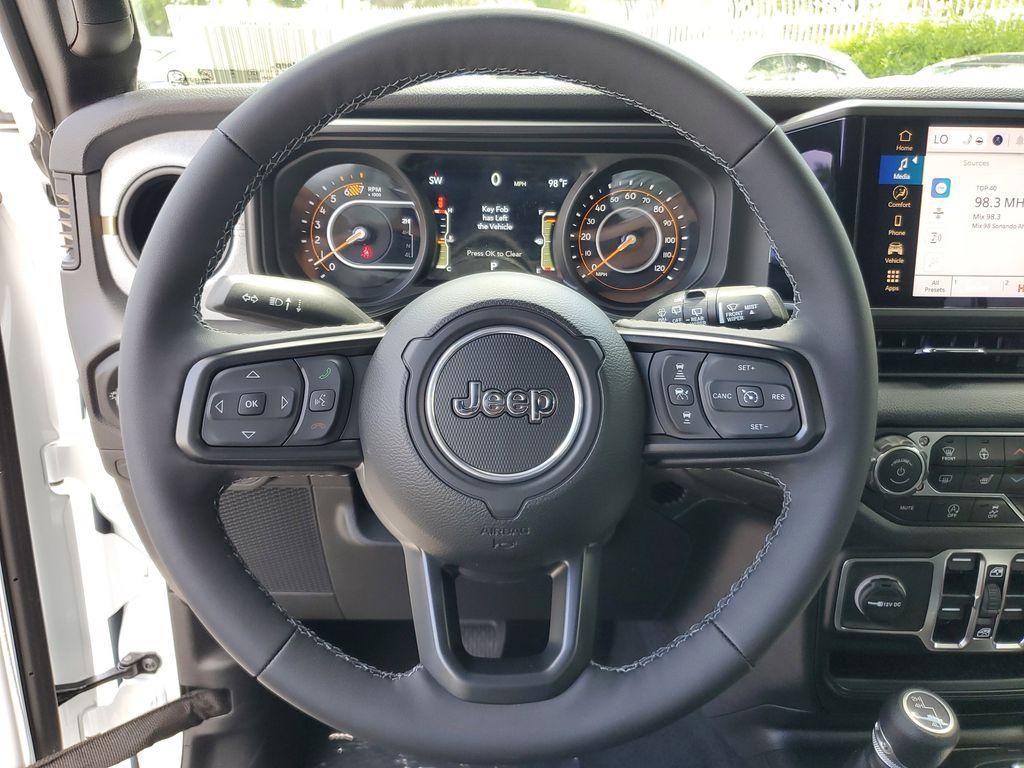 new 2025 Jeep Wrangler car, priced at $43,276