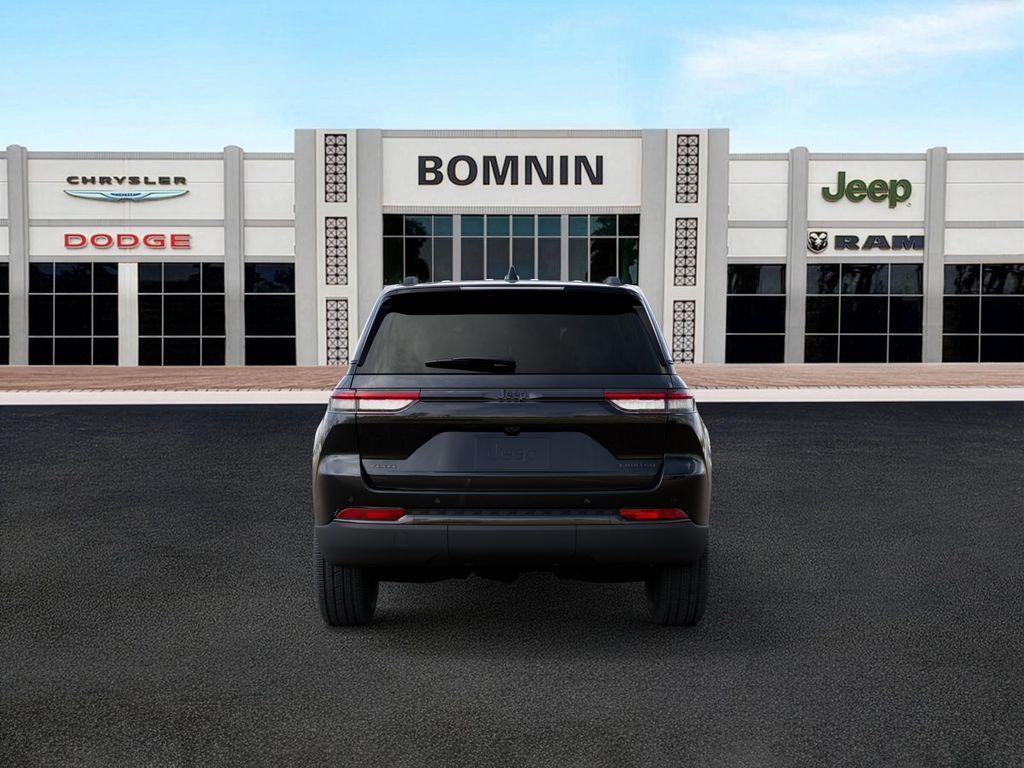 new 2025 Jeep Grand Cherokee car, priced at $37,805
