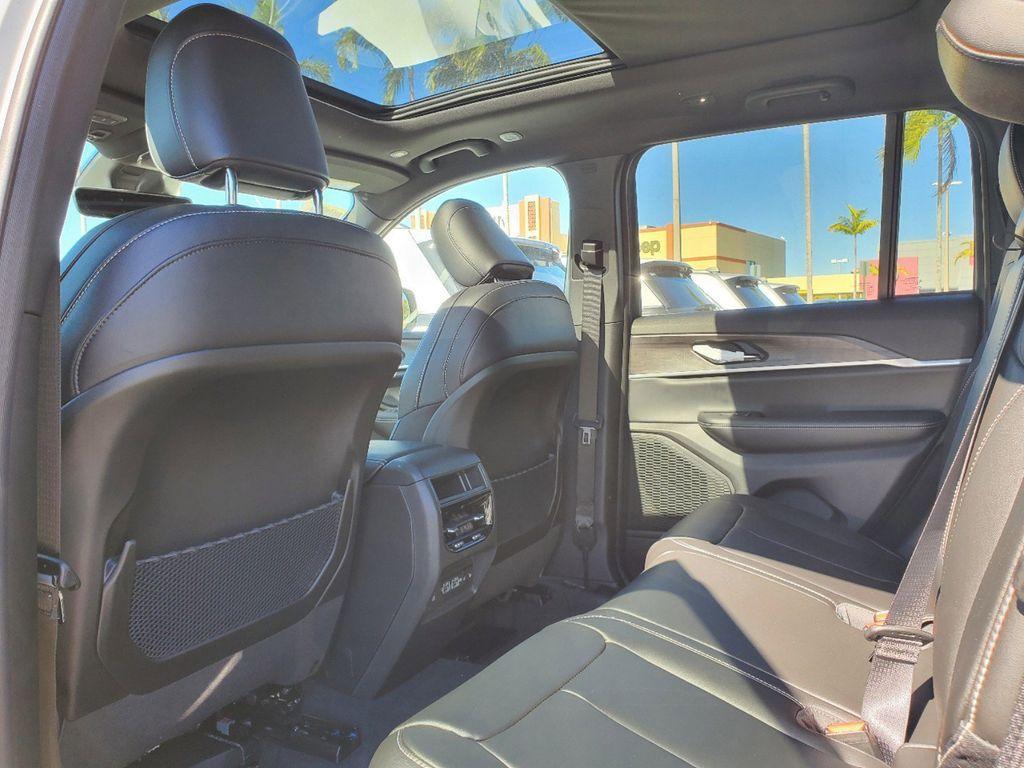 new 2025 Jeep Grand Cherokee car, priced at $41,991