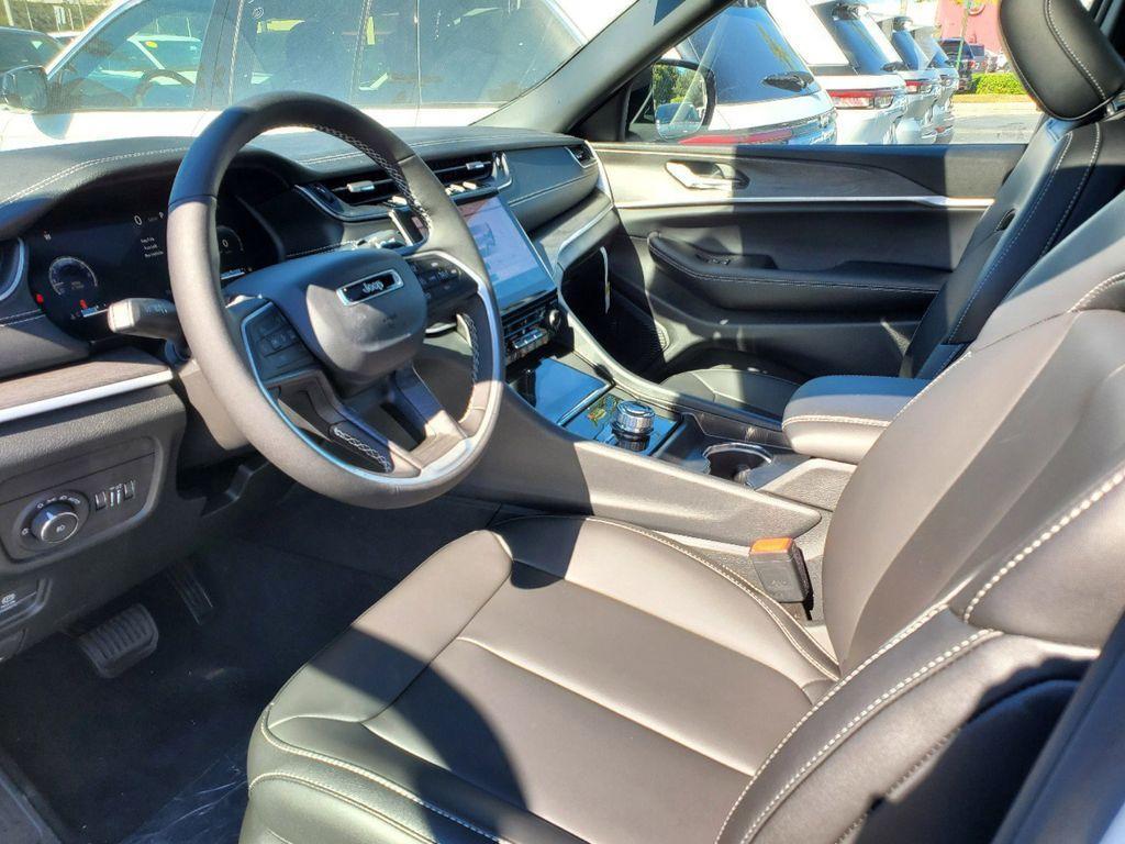 new 2025 Jeep Grand Cherokee car, priced at $41,991