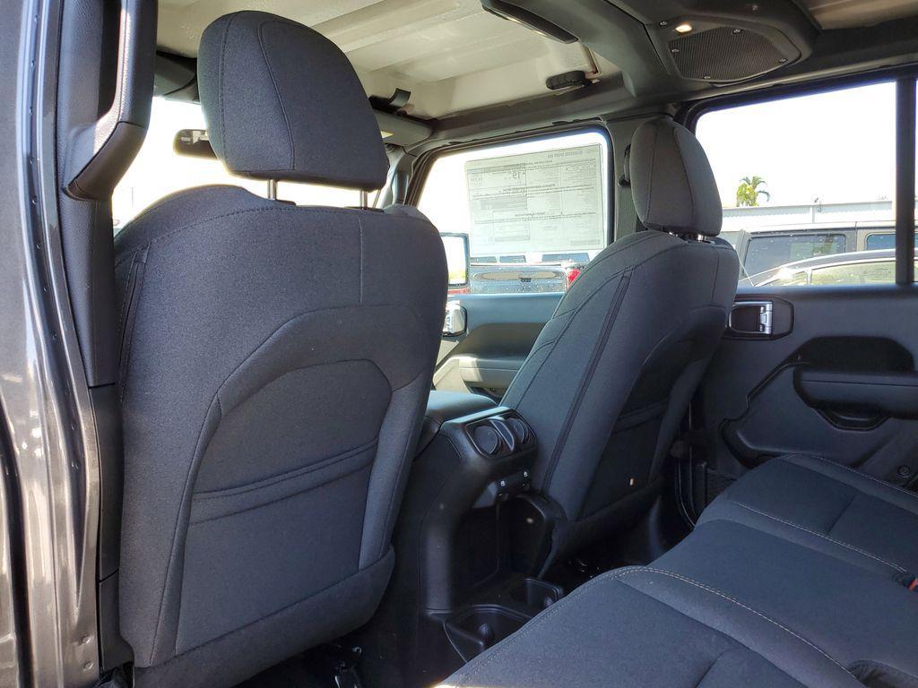 new 2025 Jeep Gladiator car, priced at $36,680