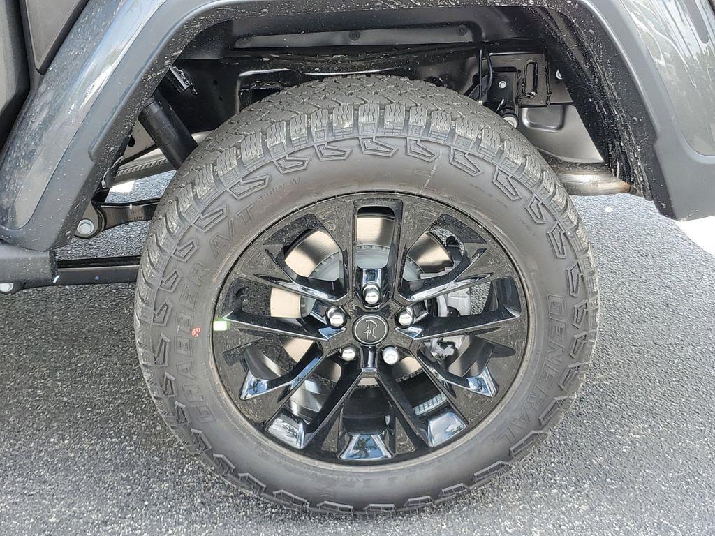 new 2025 Jeep Gladiator car, priced at $36,680