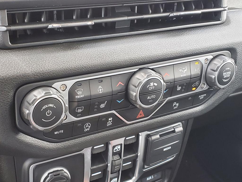 new 2025 Jeep Wrangler car, priced at $45,680