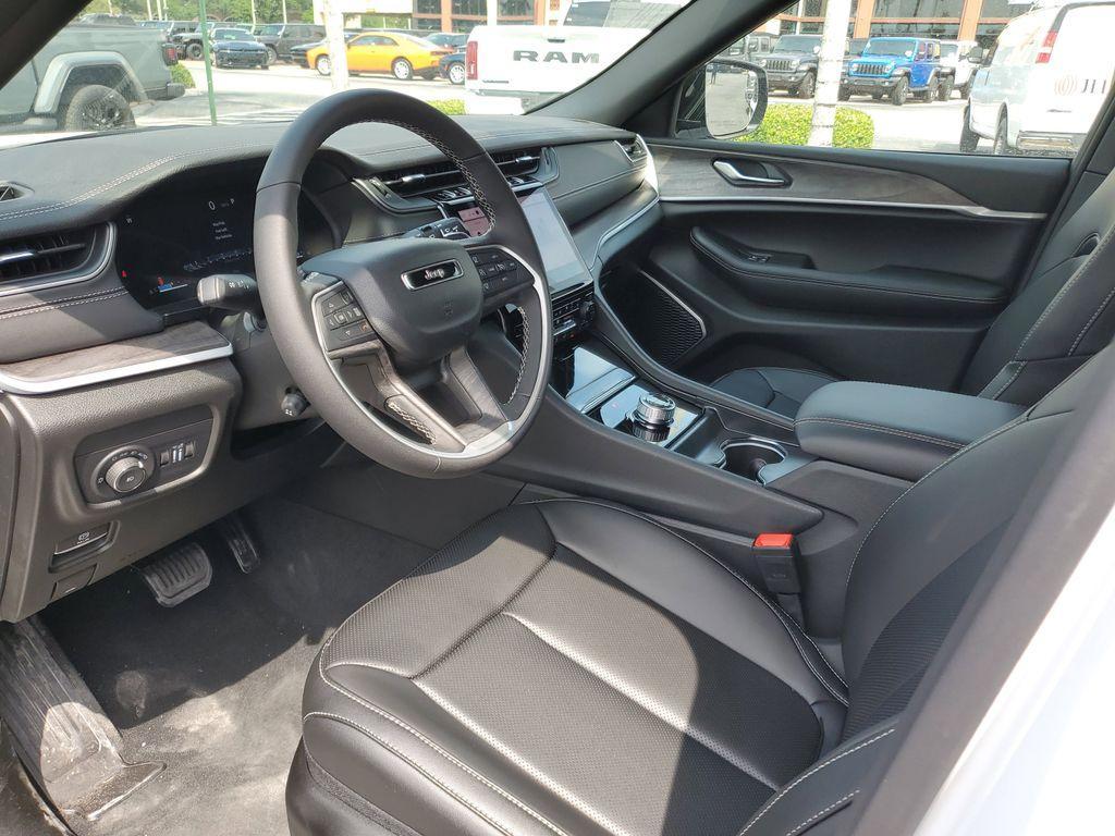 new 2025 Jeep Grand Cherokee car, priced at $44,735