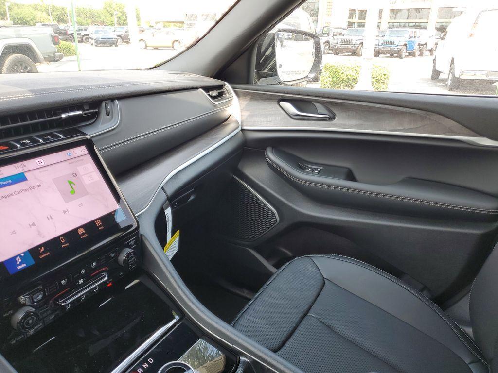new 2025 Jeep Grand Cherokee car, priced at $44,735
