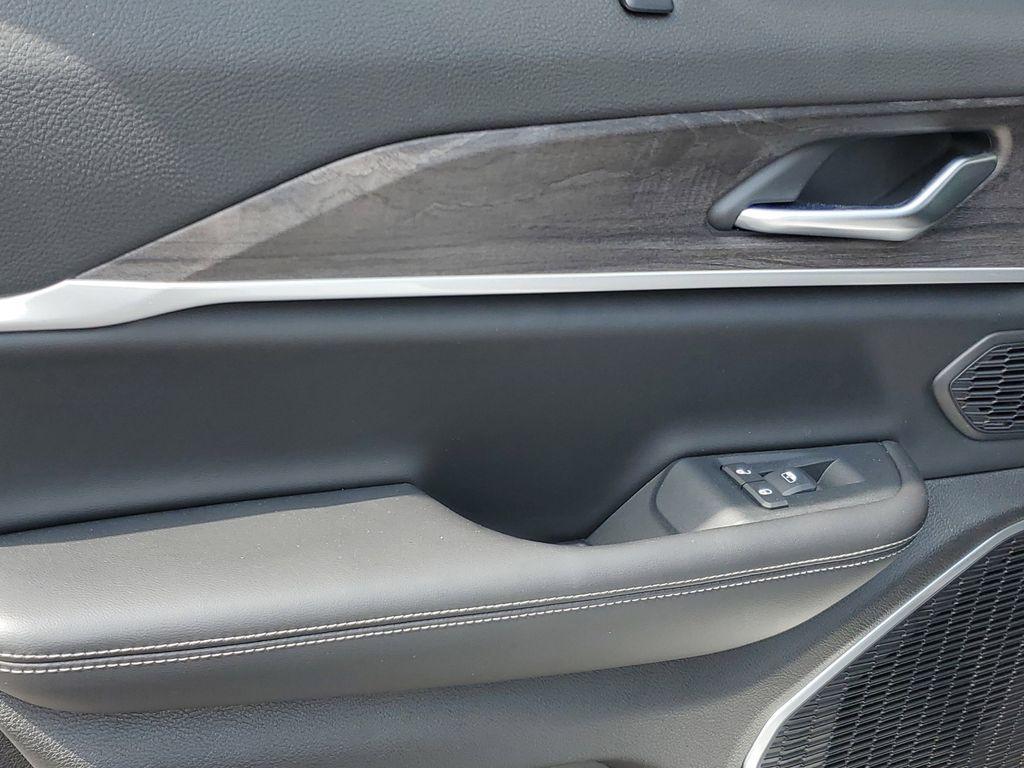 new 2025 Jeep Grand Cherokee car, priced at $44,735