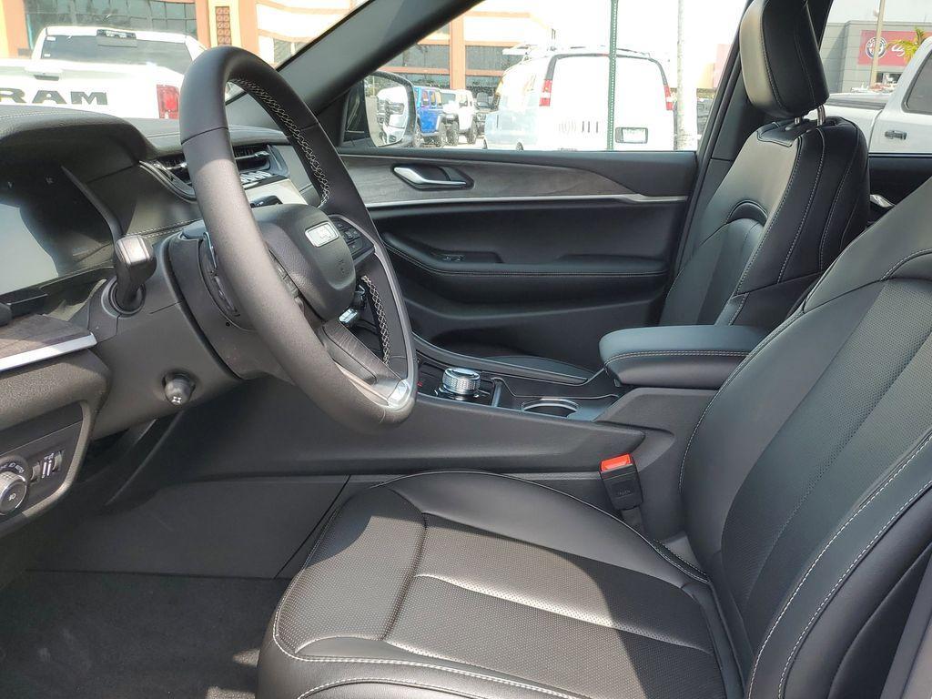 new 2025 Jeep Grand Cherokee car, priced at $44,735