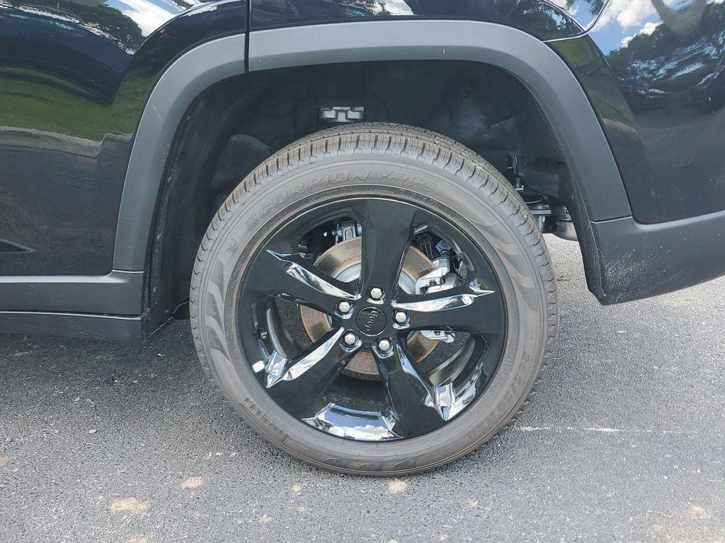 new 2025 Jeep Grand Cherokee car, priced at $44,735