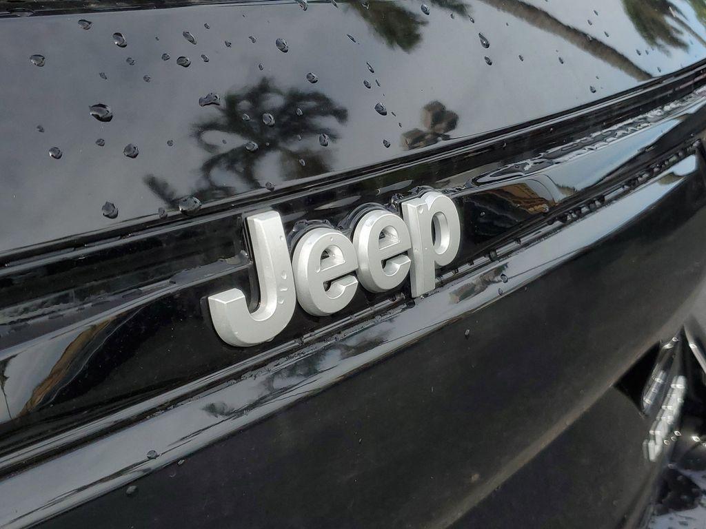 new 2025 Jeep Grand Cherokee car, priced at $31,915