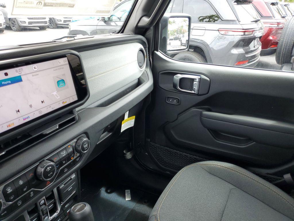 new 2025 Jeep Gladiator car, priced at $43,932