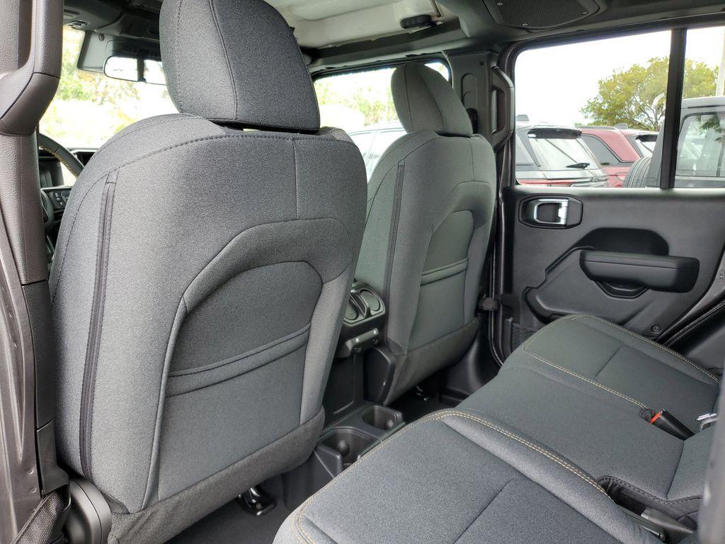 new 2025 Jeep Gladiator car, priced at $43,932
