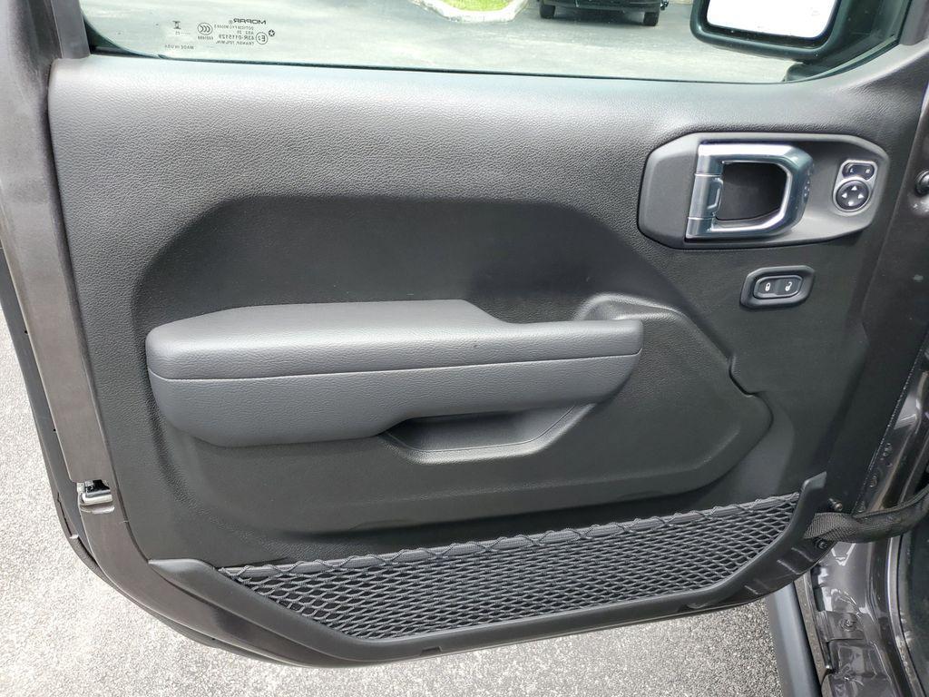 new 2025 Jeep Gladiator car, priced at $43,932