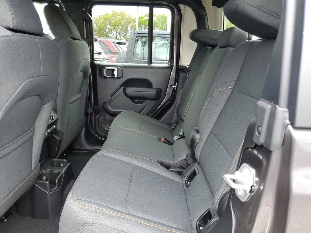 new 2025 Jeep Gladiator car, priced at $43,932