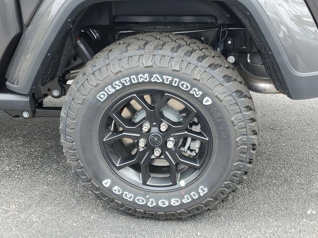 new 2025 Jeep Gladiator car, priced at $43,932