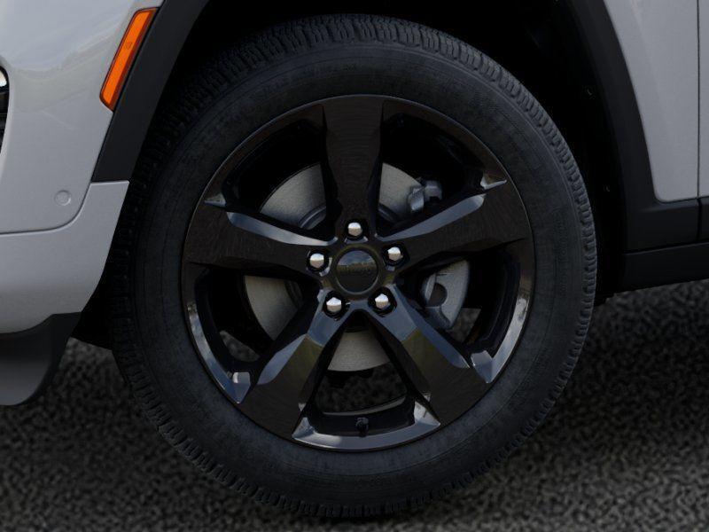 new 2025 Jeep Grand Cherokee car, priced at $40,135