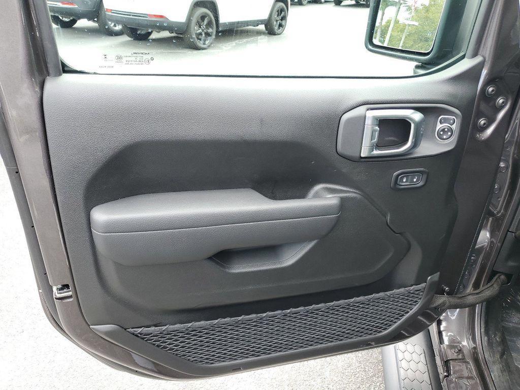 new 2025 Jeep Wrangler car, priced at $43,715