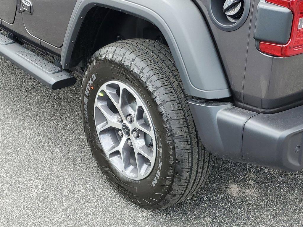 new 2025 Jeep Wrangler car, priced at $43,715