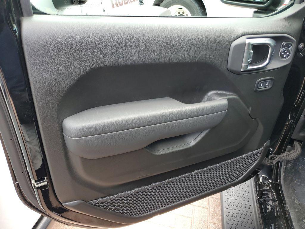 new 2025 Jeep Wrangler car, priced at $42,911