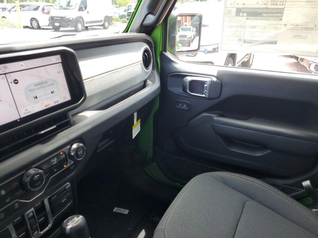 new 2025 Jeep Wrangler car, priced at $40,076
