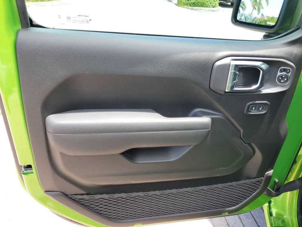 new 2025 Jeep Wrangler car, priced at $40,076