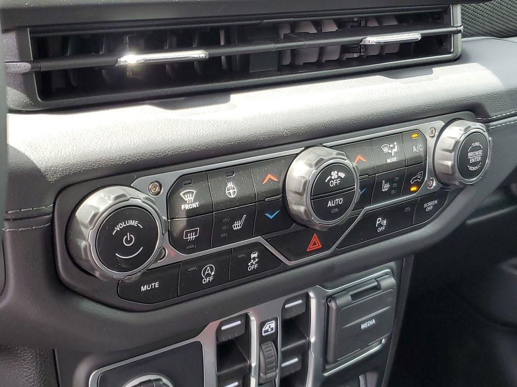 new 2025 Jeep Wrangler car, priced at $55,895