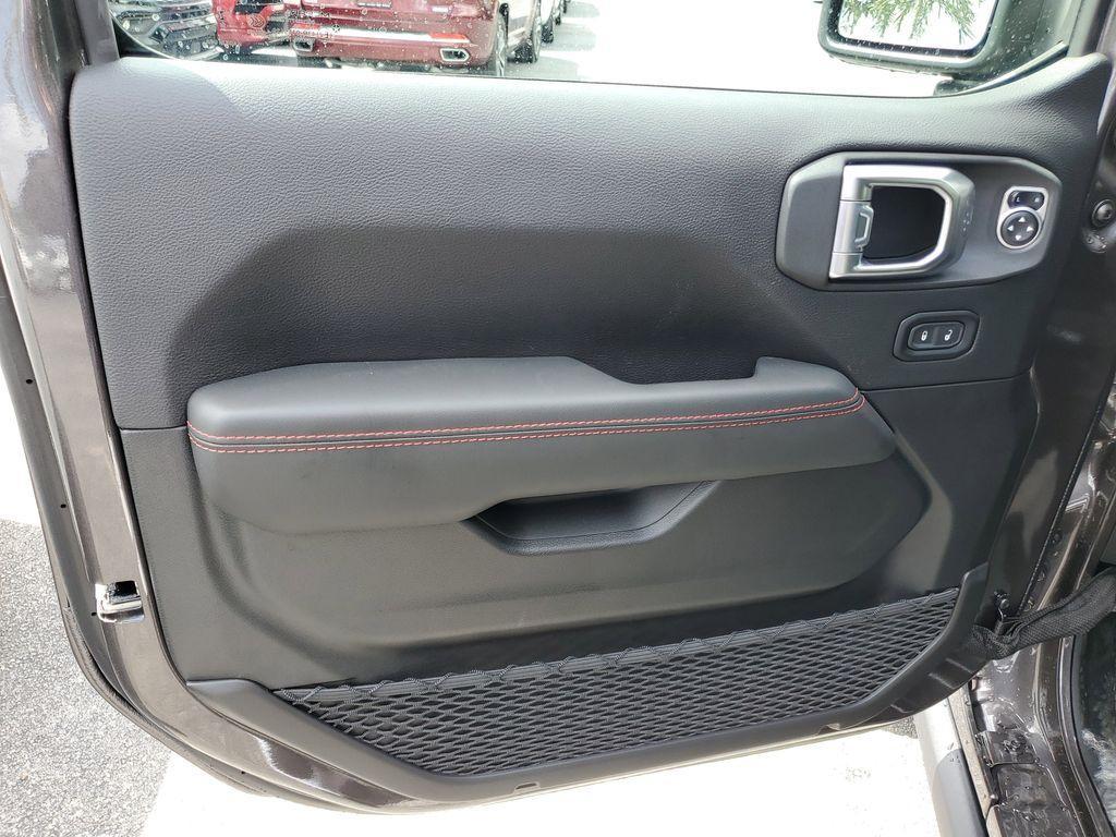 new 2025 Jeep Wrangler car, priced at $55,895