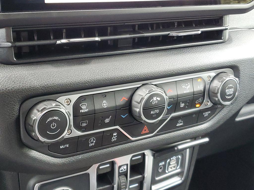 new 2025 Jeep Wrangler car, priced at $42,185