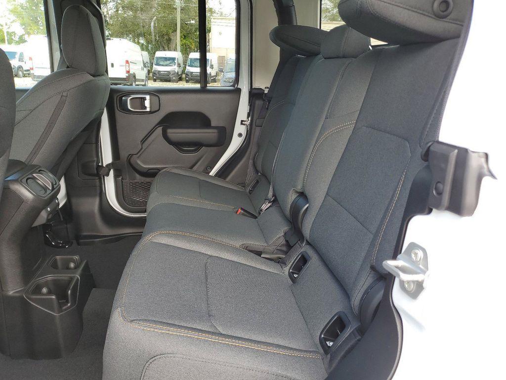 new 2025 Jeep Gladiator car, priced at $35,985