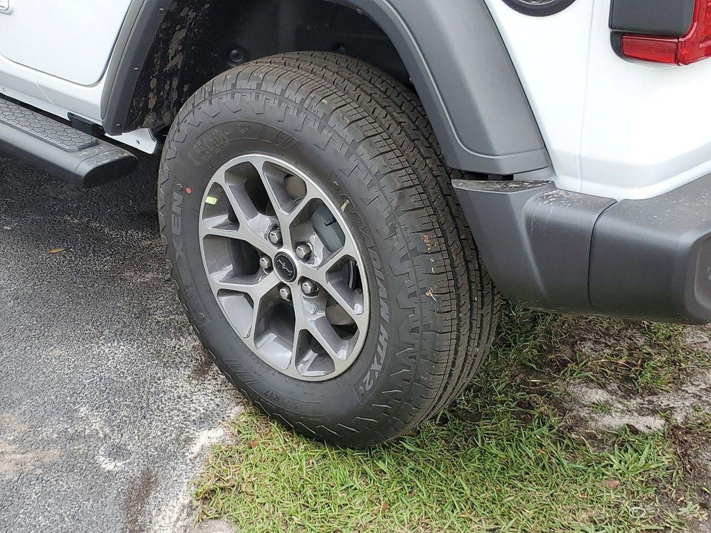 new 2025 Jeep Wrangler car, priced at $41,040