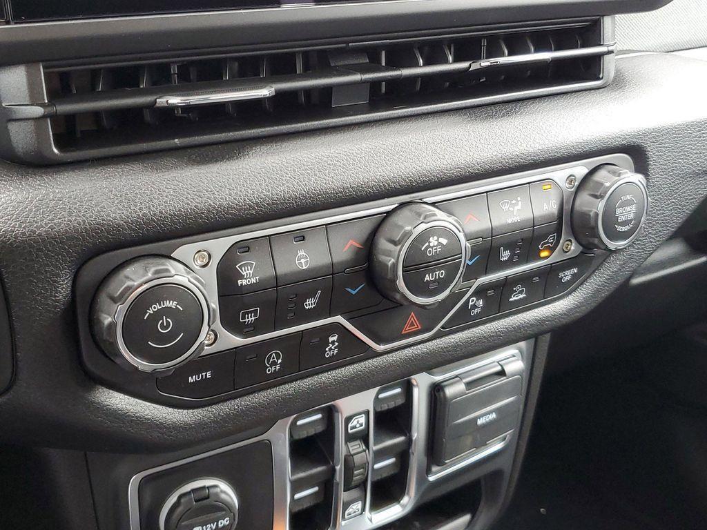 new 2025 Jeep Wrangler car, priced at $41,040
