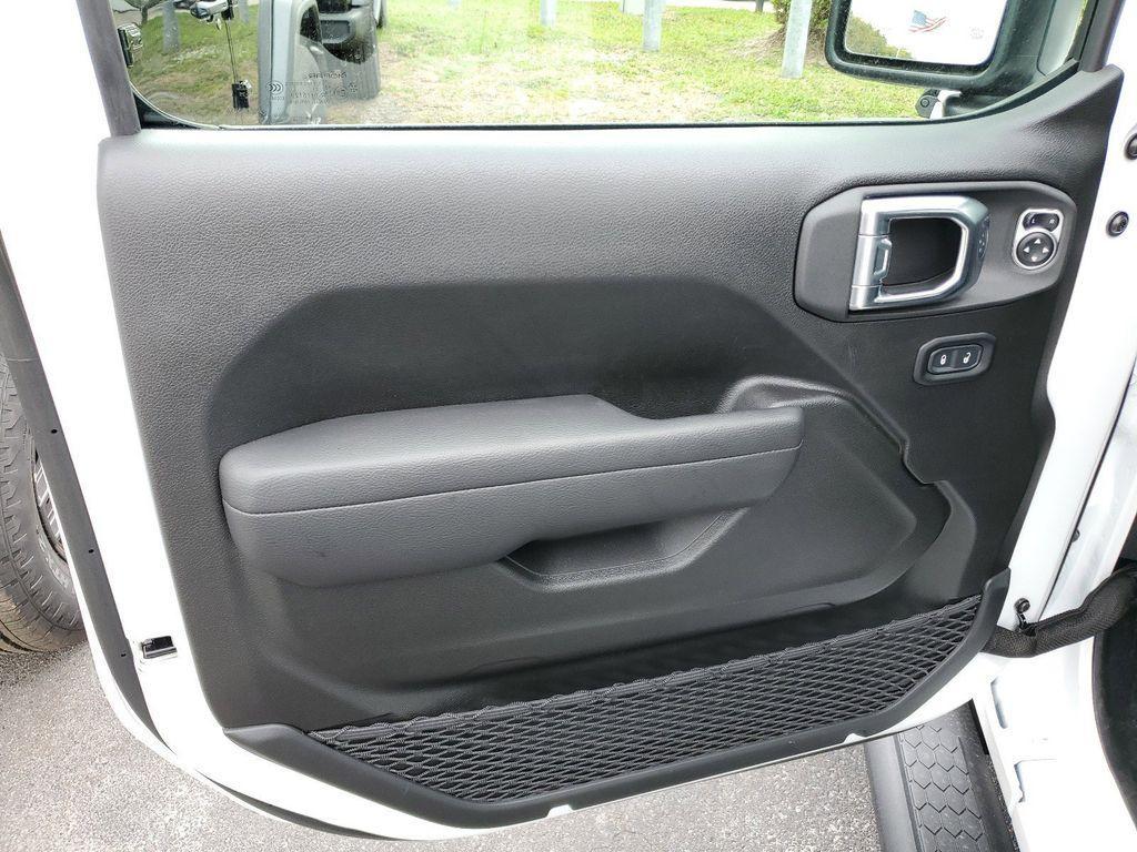 new 2025 Jeep Wrangler car, priced at $41,040