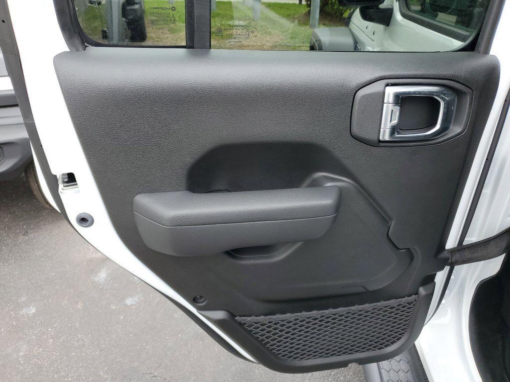 new 2025 Jeep Wrangler car, priced at $41,040