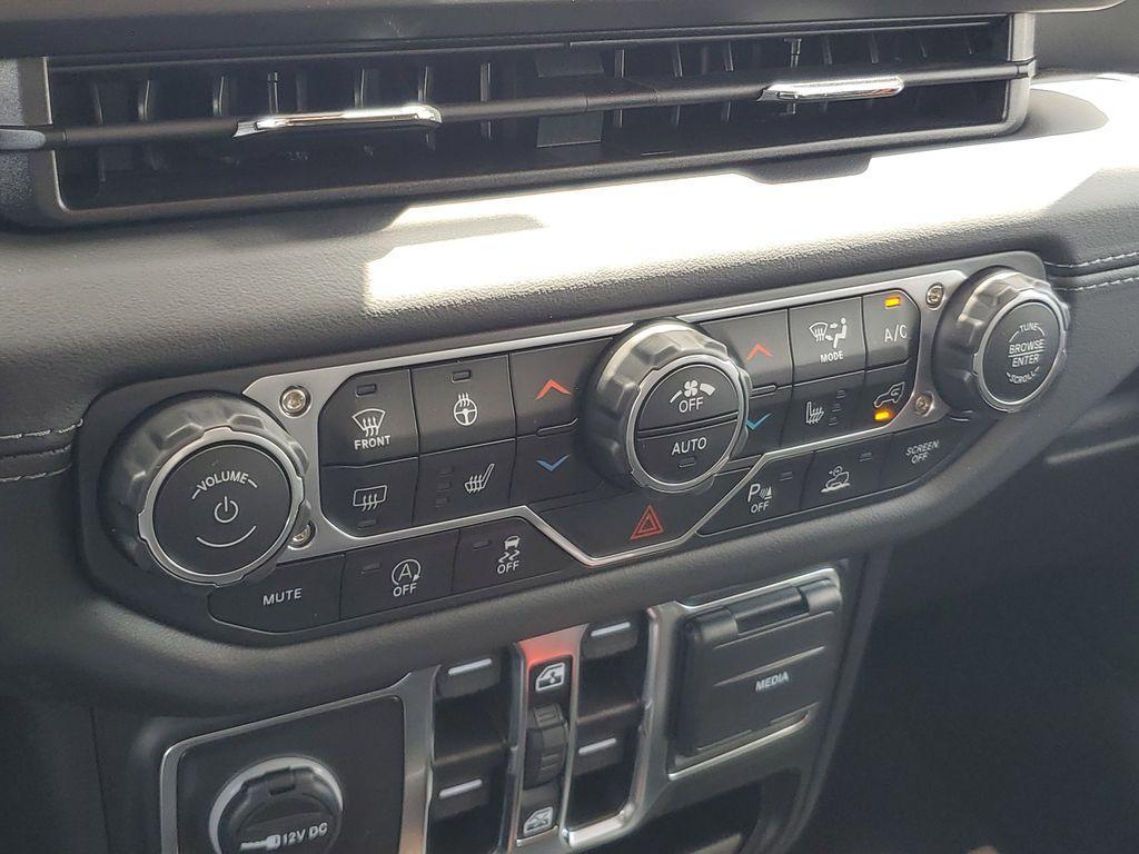 new 2025 Jeep Wrangler car, priced at $46,527
