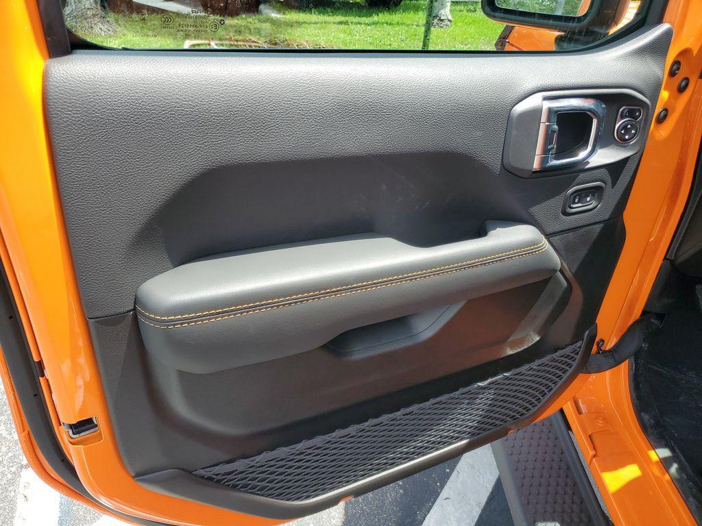 new 2025 Jeep Wrangler car, priced at $46,527