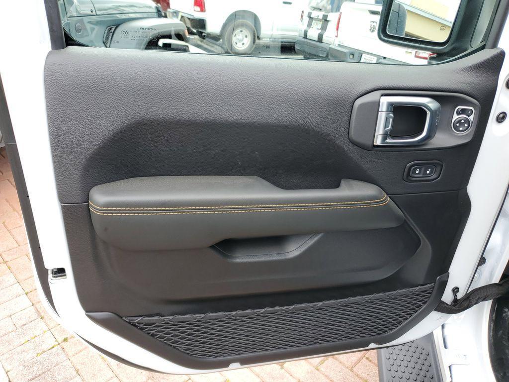 new 2025 Jeep Wrangler car, priced at $45,190